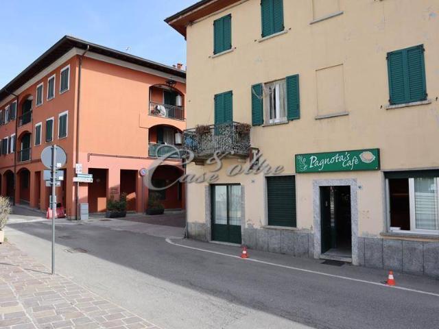 Locale Commerciale in vendita a Asnago di Cermenate, Cermenate