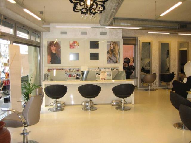 Locale Commerciale in vendita a Cesano Maderno, Lombardia