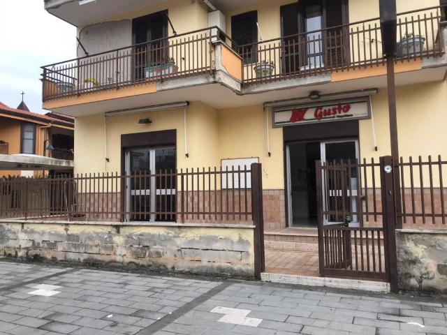 Locale Commerciale in vendita a Cicciano, Campania