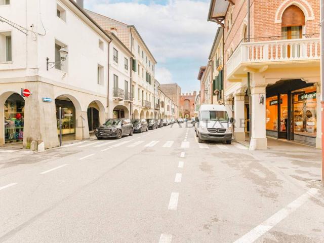 Locale Commerciale in vendita a Cittadella, Veneto