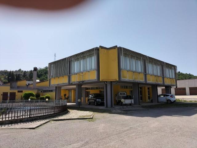 Locale Commerciale in vendita a Taverne Di Corciano, Corciano