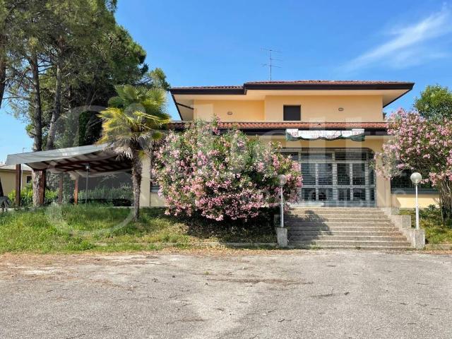 Locale Commerciale in vendita a Sclavons, Cordenons