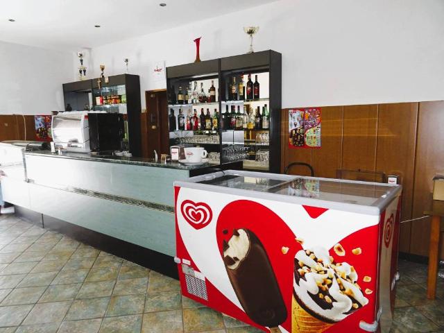 Locale Commerciale in vendita a Marche, Ancona