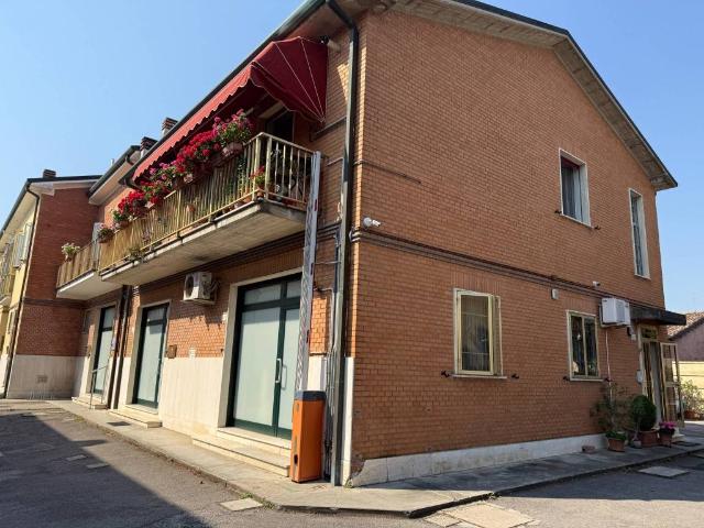 Locale Commerciale in vendita a Ferrara, Reggio Emilia