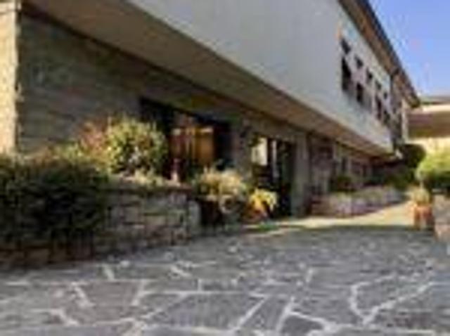 Locale Commerciale in vendita a Fiorenzuola D'arda, Reggio Emilia