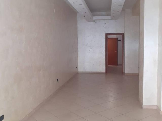 Locale Commerciale in vendita a Puglia, Foggia