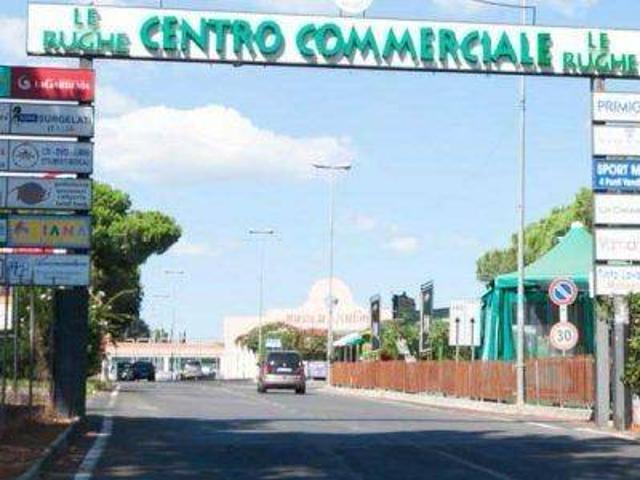 Locale Commerciale in vendita a Roma Capitale, Lazio