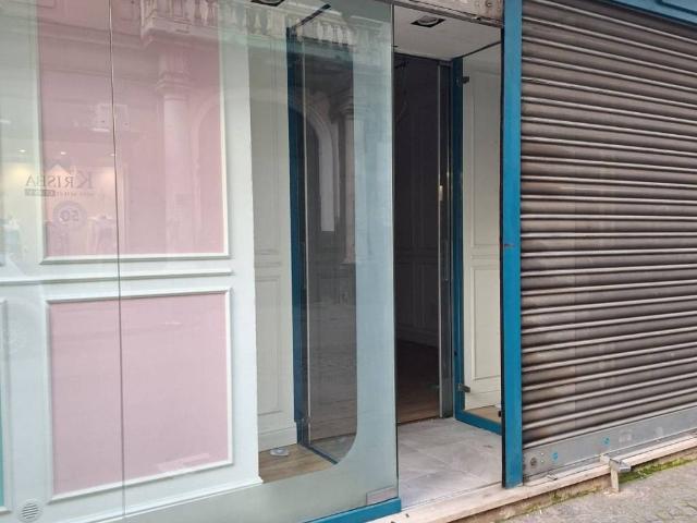 Locale Commerciale in vendita a Sepano, Frattamaggiore