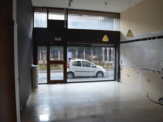 Locale Commerciale in vendita a Centro, Gallarate