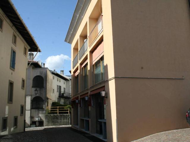 Locale Commerciale in vendita a Gemona Del Friuli, Friuli-Venezia Giulia