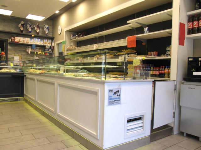 Locale Commerciale in vendita a Val Polcevera, Serra Riccò