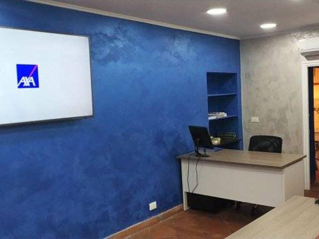 Locale Commerciale in vendita a Sestri Ponente, Genova