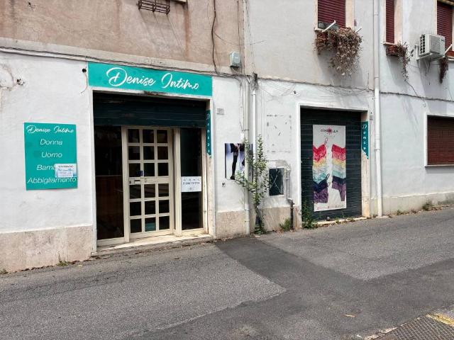 Locale Commerciale in vendita a Guidonia Montecelio, Roma Capitale