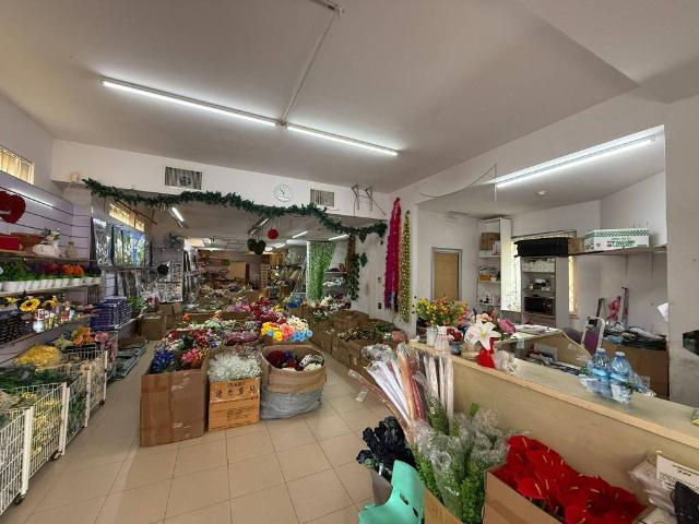 Locale Commerciale in vendita a Sant'Eufemia Lamezia, Calabria