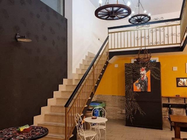 Locale Commerciale in vendita a Puglia, Lecce