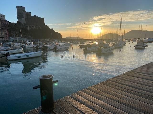 Locale Commerciale in vendita a Venere Azzurra, Lerici