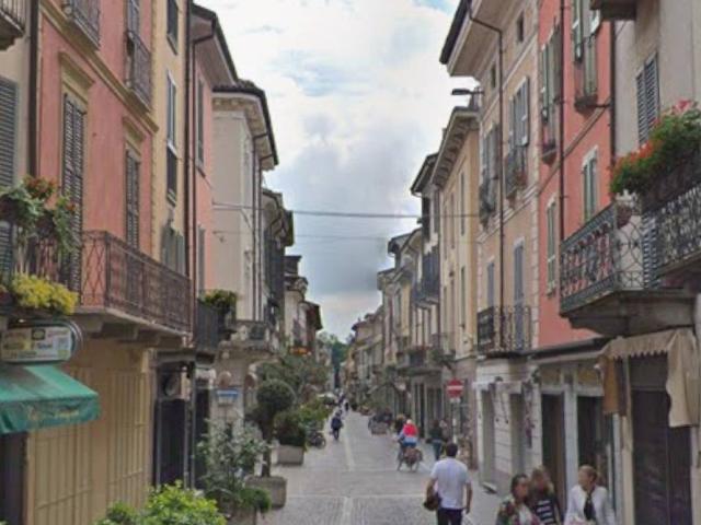 Locale Commerciale in vendita a Revellino, Lodi