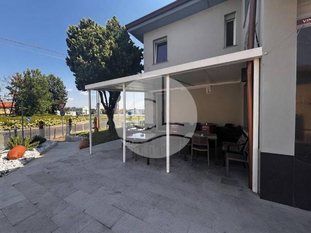 Locale Commerciale in vendita a Luisago, Lombardia