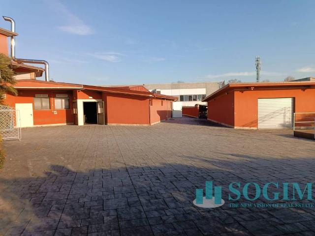 Locale Commerciale in vendita a Caccivio, Lurate Caccivio