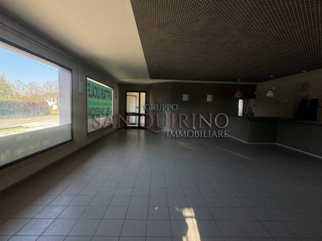 Locale Commerciale in vendita a Bassa Reggiana, Re
