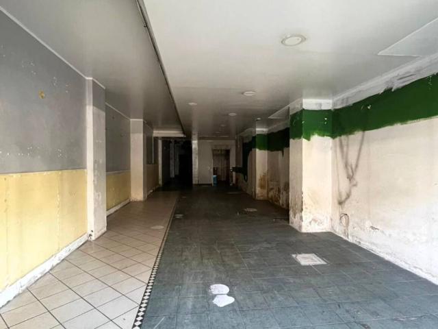 Locale Commerciale in vendita a Maddaloni, Campania