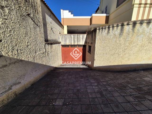 Locale Commerciale in vendita a Maddaloni, Campania