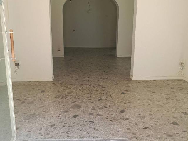 Locale Commerciale in vendita a Maglie, Lecce