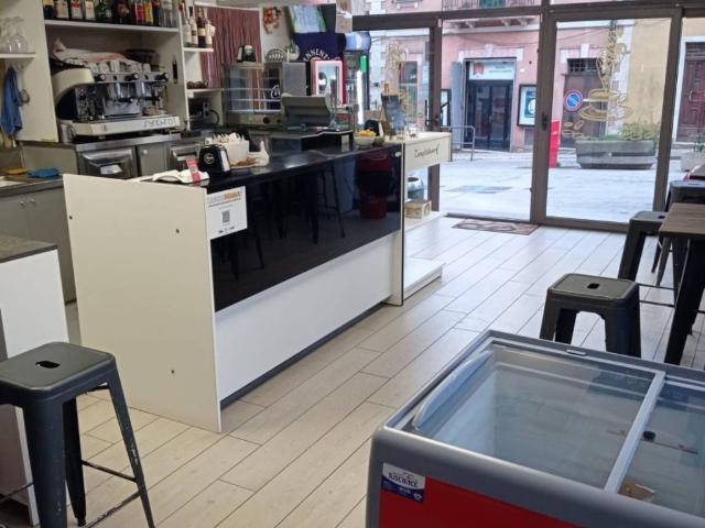 Locale Commerciale in vendita a Unione di Comuni Montani Colline del Fiora, Manciano