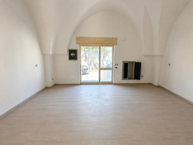 Locale Commerciale in vendita a Uggiano Montefusco, Manduria