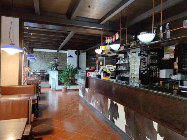 Locale Commerciale in vendita a Manzano, Friuli-Venezia Giulia
