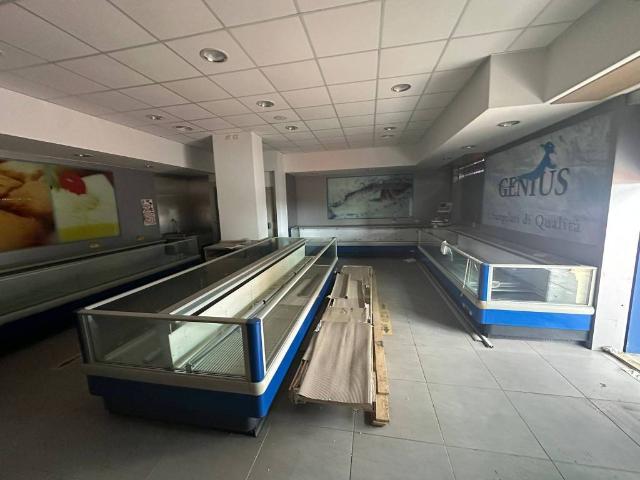 Locale Commerciale in vendita a Pozzillo, Marano Di Napoli