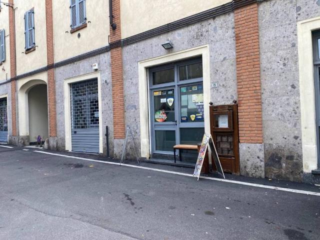 Locale Commerciale in vendita a Meda, Monza e della Brianza