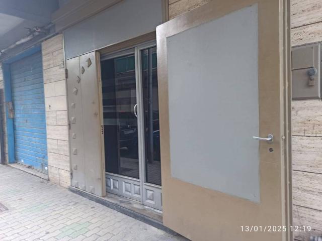Locale Commerciale in vendita a Melito Di Napoli, Campania