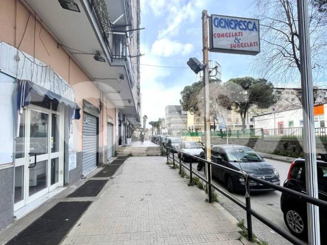 Locale Commerciale in vendita a Melito Di Napoli, Campania