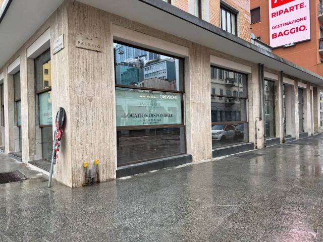 Locale Commerciale in vendita a Municipio 9, Milano