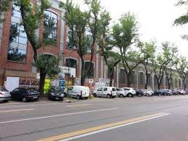 Locale Commerciale in vendita a Municipio 6, Milano