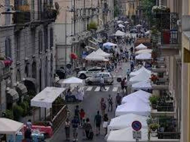 Locale Commerciale in vendita a Municipio 8 di Milano, Milano