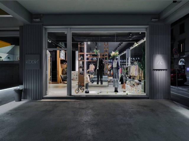 Locale Commerciale in vendita a Rosselli, Modena