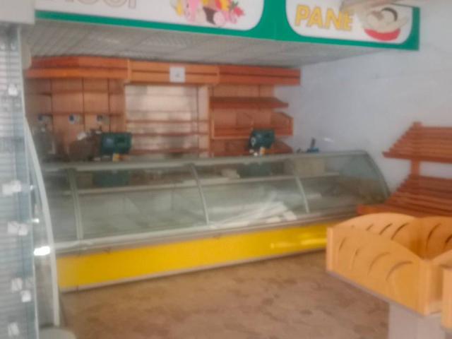 Locale Commerciale in vendita a Crocetta-San Lazzaro-Modena Est, Modena