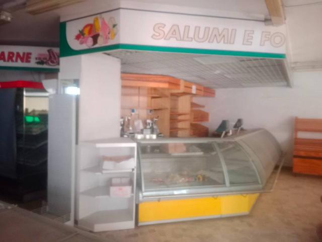 Locale Commerciale in vendita a Crocetta-San Lazzaro-Modena Est, Modena
