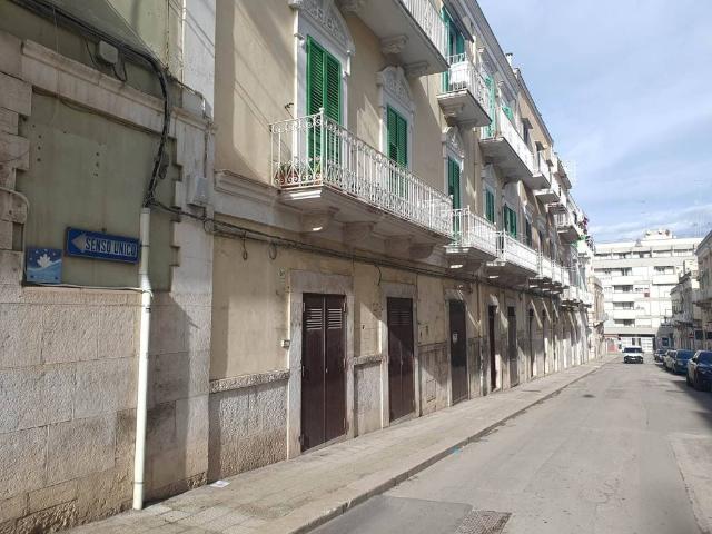Locale Commerciale in vendita a Molfetta, Bari
