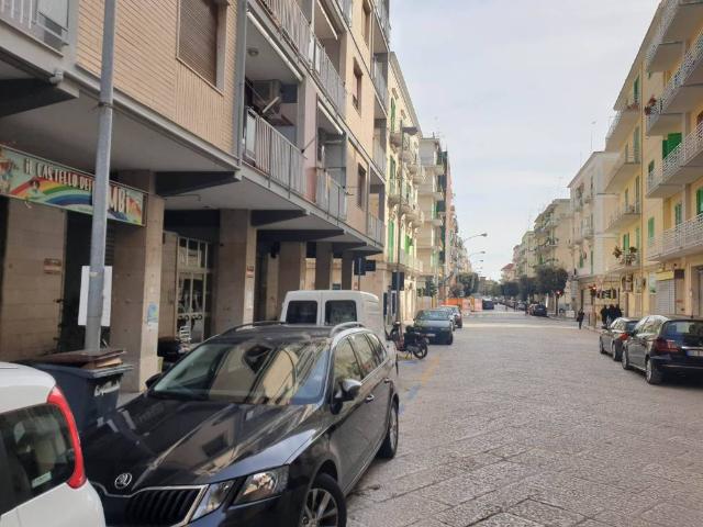 Locale Commerciale in vendita a Molfetta, Bari