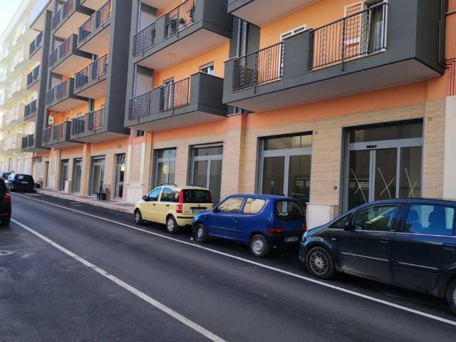 Locale Commerciale in vendita a Puglia, Bari