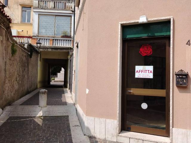 Locale Commerciale in vendita a Monfalcone, Friuli-Venezia Giulia