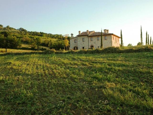 Locale Commerciale in vendita a Monte Castello Di Vibio, Umbria