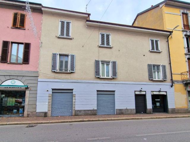 Locale Commerciale in vendita a Borghetto, Monza