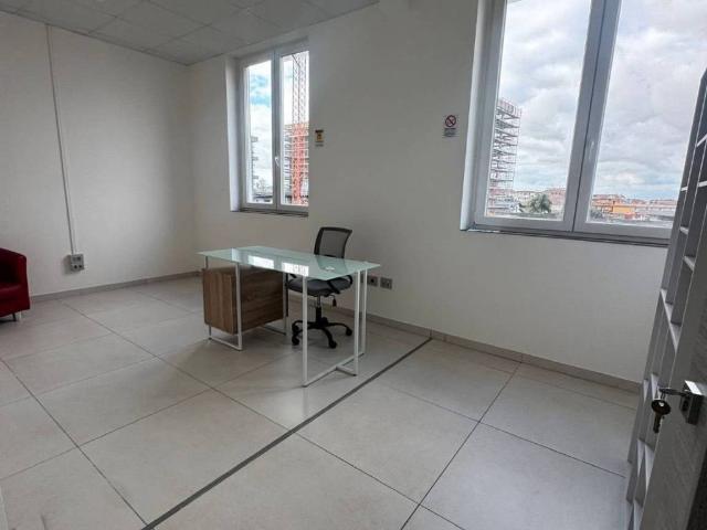 Locale Commerciale in vendita a Melito Di Napoli, Campania