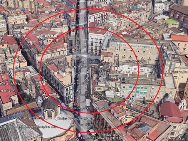 Locale Commerciale in vendita a Municipalità 2, Campania