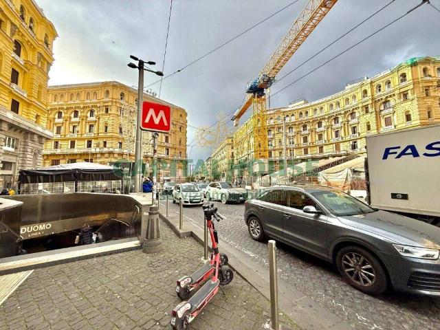 Locale Commerciale in vendita a Municipalità 2, Campania