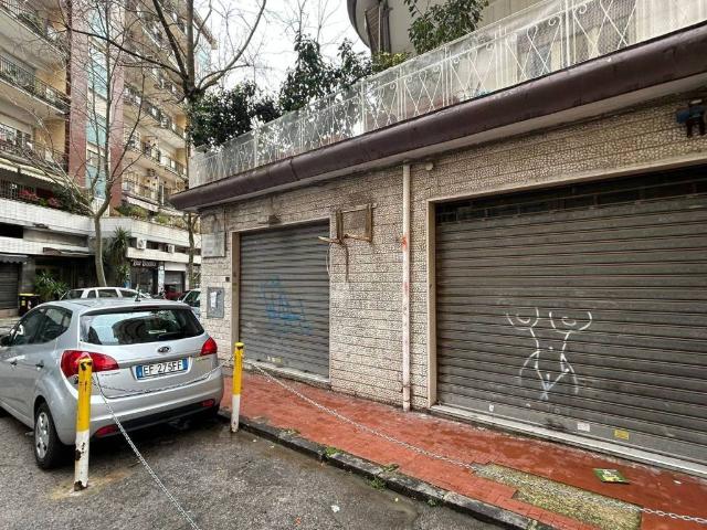 Locale Commerciale in vendita a Municipalità 5, Campania